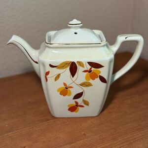 Vintage Hall Superior Kitchenware Jewel Tea
Autumn Leaf Newport Teapot